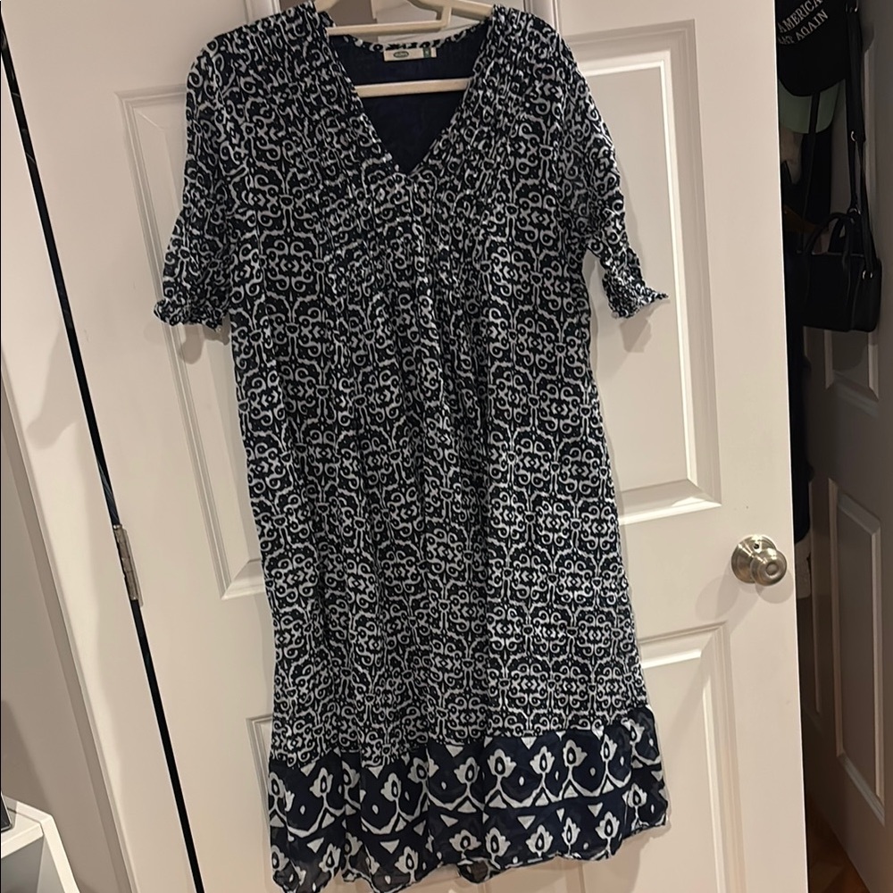 Elegant Navy and White Midi Dress
